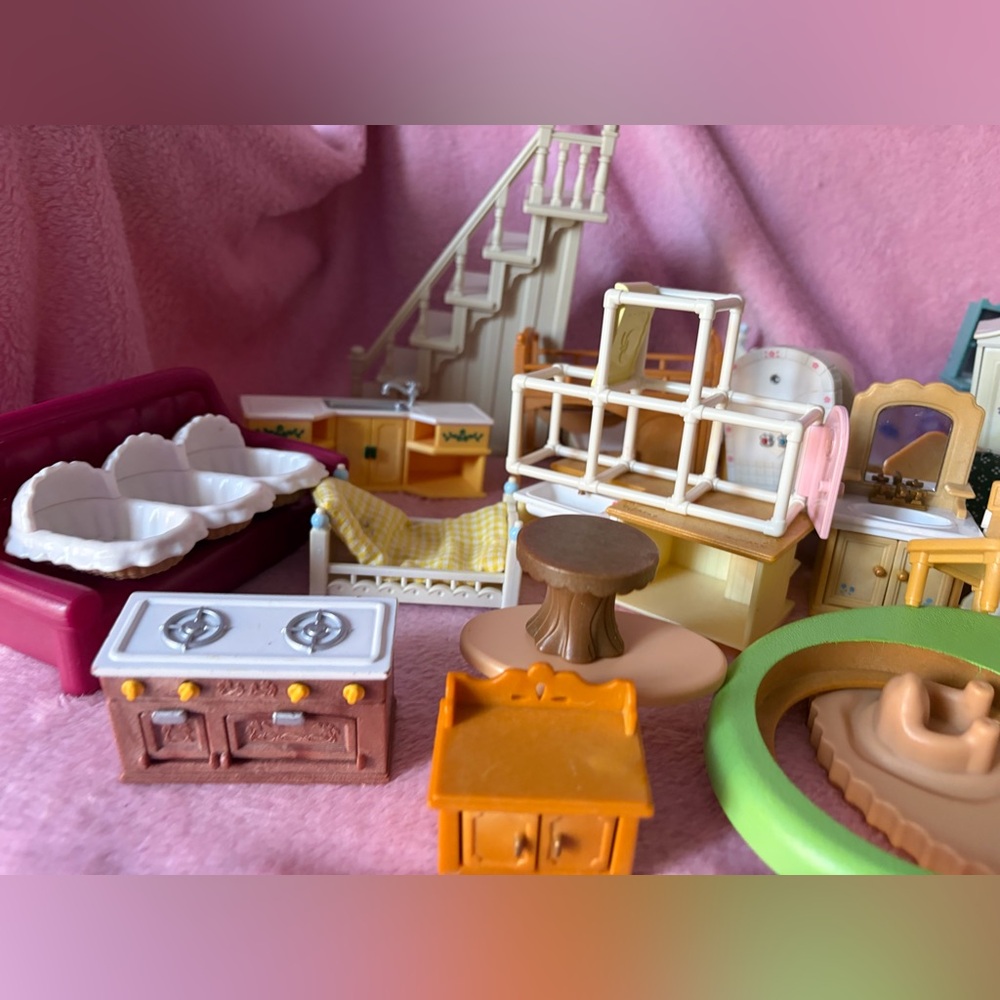 LOT of vintage calico critters furniture - Picture 9 of 9